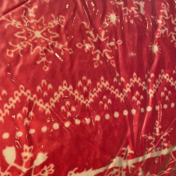 Victoria's Secret Red & White Snowflake Throw new - Picture 4 of 4